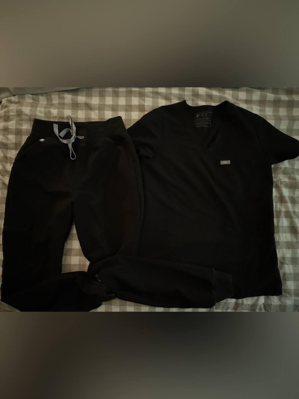 Women’s classic black Figs scrubs XS